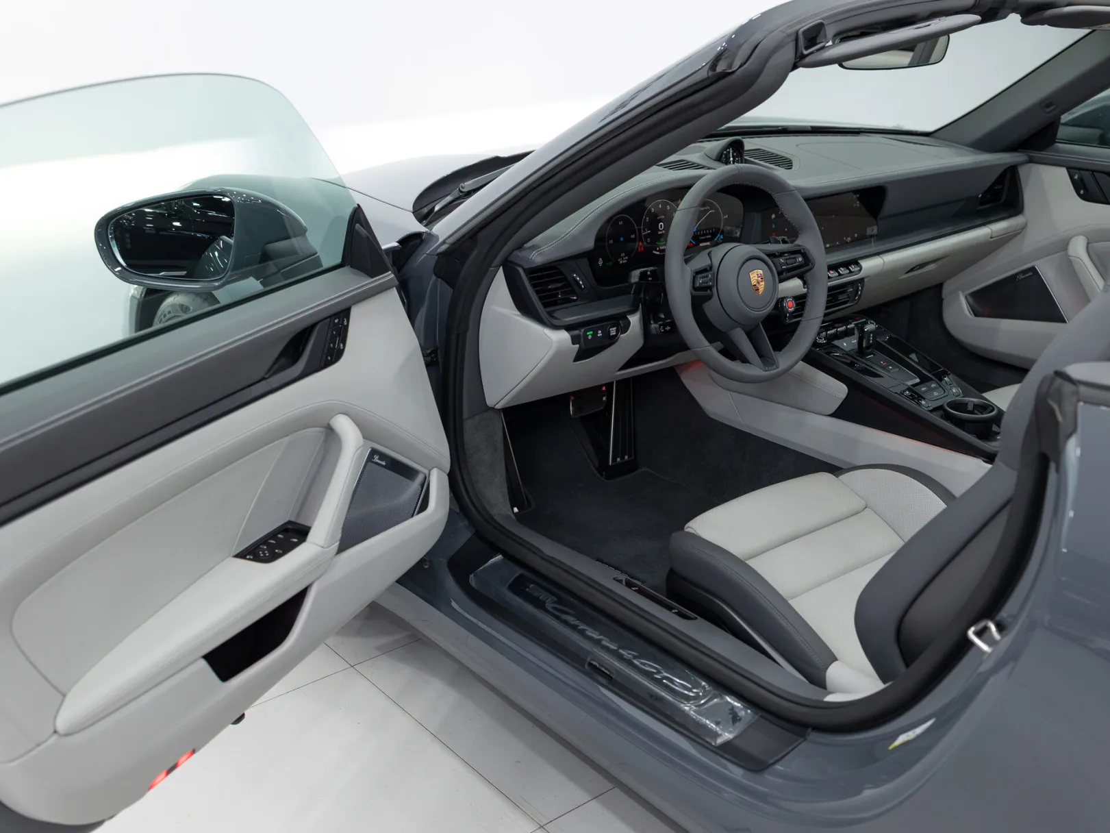 Porsche 911 Carrera 4 GTS VIII (992) Рестайлинг, 2025 — экстерьер, фото 13
