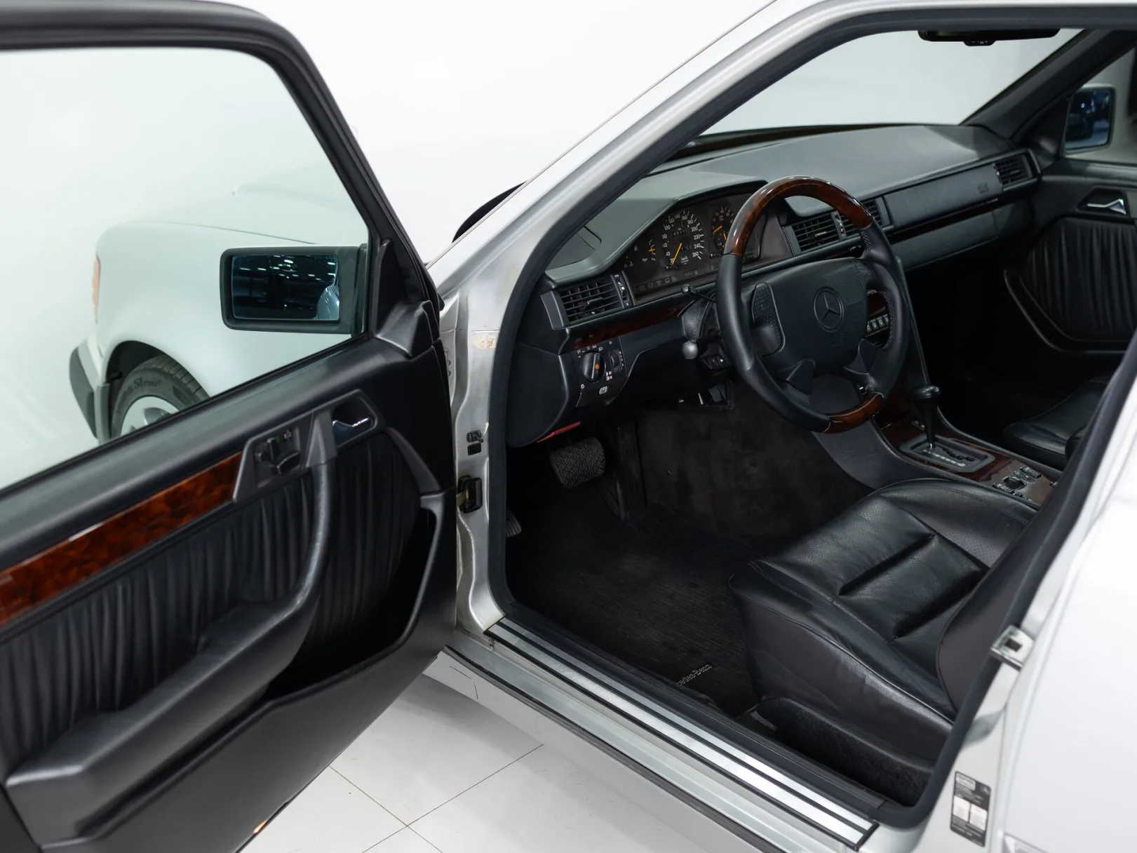 Mercedes-Benz W124 I, 1992 — экстерьер, фото 7