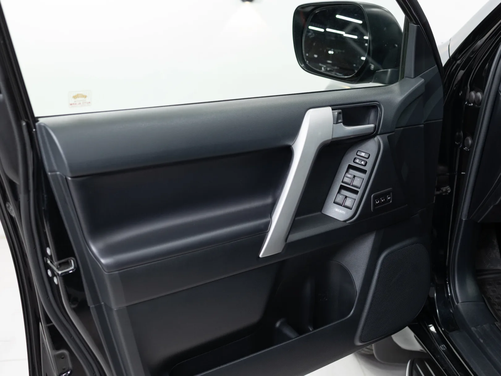 Toyota Land Cruiser Prado Люкс Safety 150 Series Рестайлинг 2, 2019 — экстерьер, фото 8