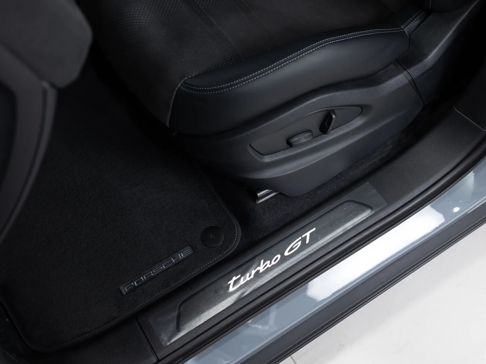 Porsche Cayenne Turbo GT III Рестайлинг, 2025 — экстерьер, фото 12