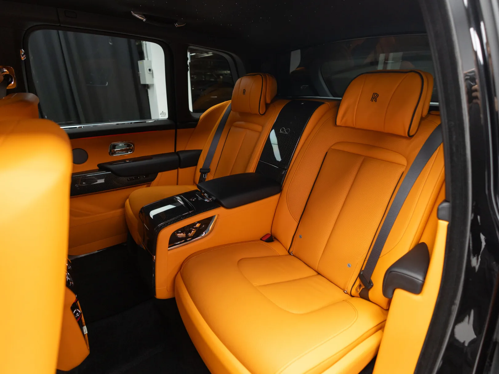 Rolls-Royce Cullinan Individual I (Series I), 2022 — экстерьер, фото 31