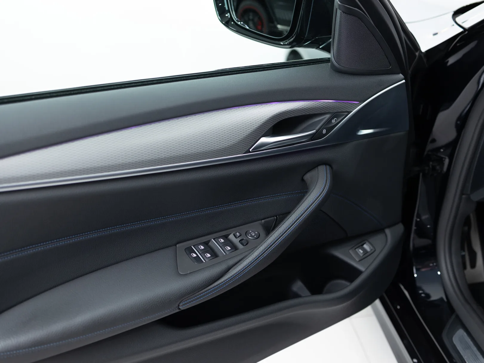 BMW 5 серии 520d xDrive M Sport VII (G30/G31/G38), 2019 — экстерьер, фото 8