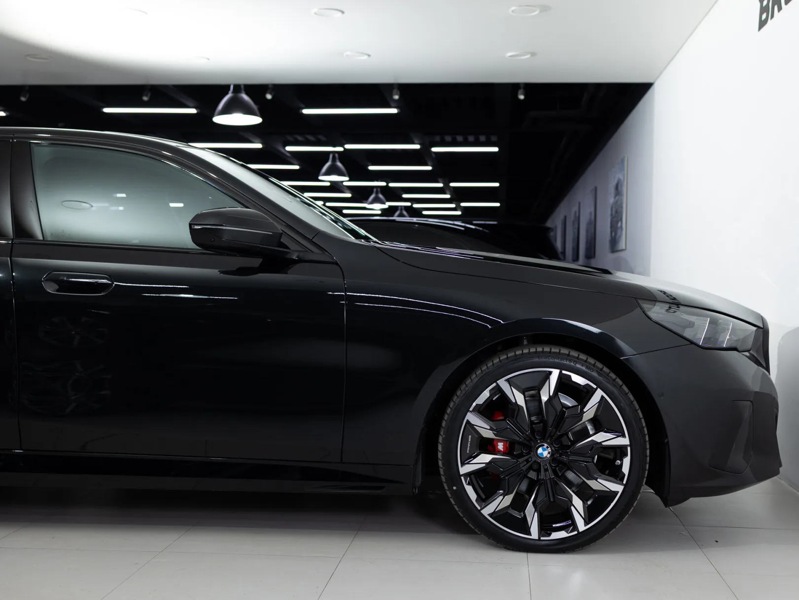 BMW 5 серии 520d xDrive VIII (G60/G61/G68), 2025 — экстерьер, фото 33