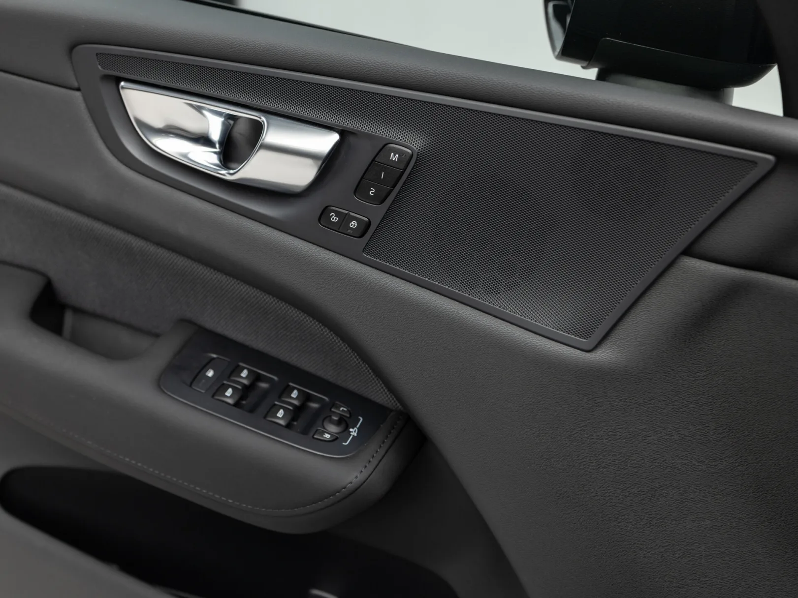Volvo XC60 Polar Night Black II Рестайлинг 2, 2026 — экстерьер, фото 9