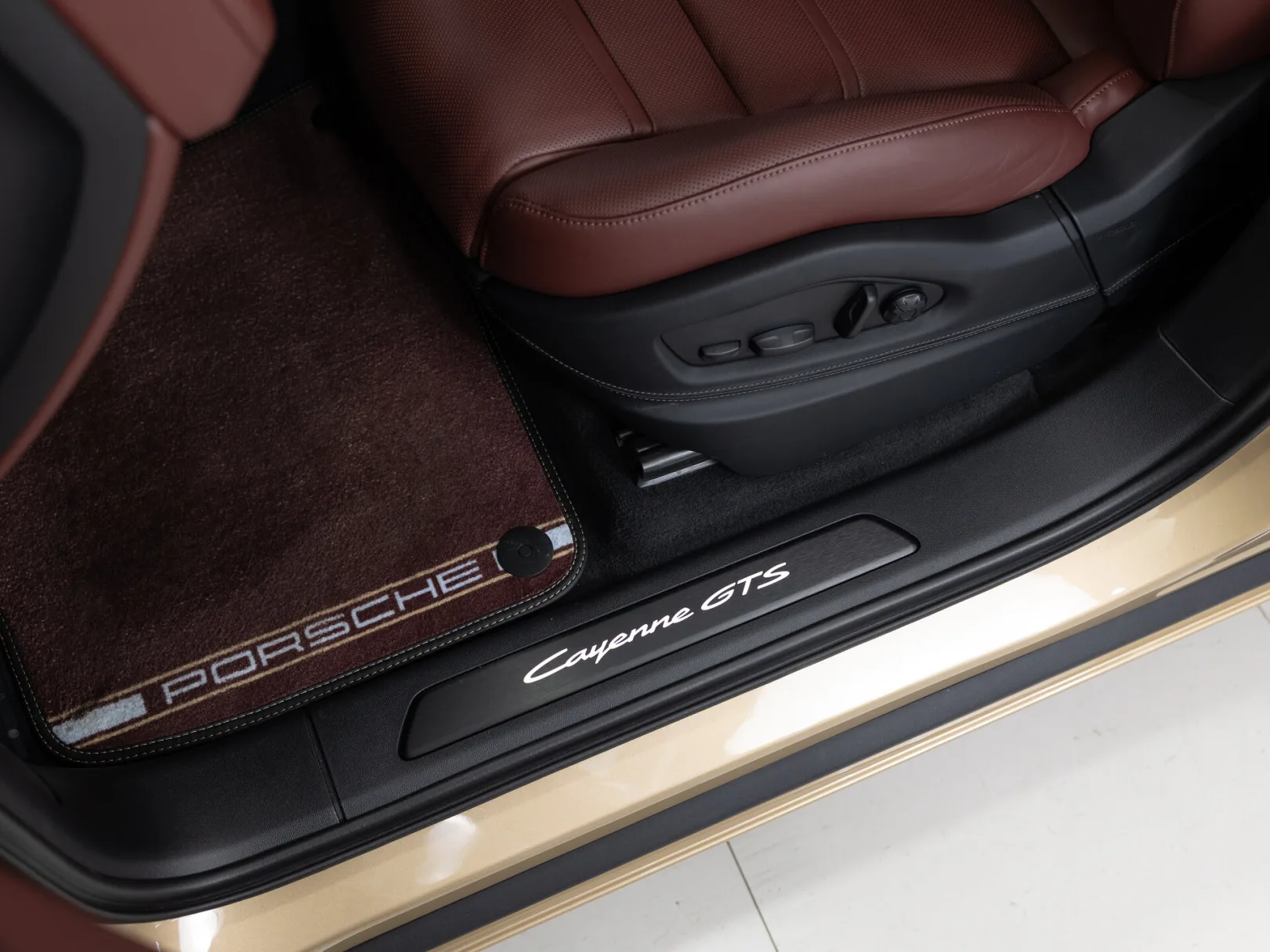 Porsche Cayenne GTS Coupé III Рестайлинг, 2025 — экстерьер, фото 12