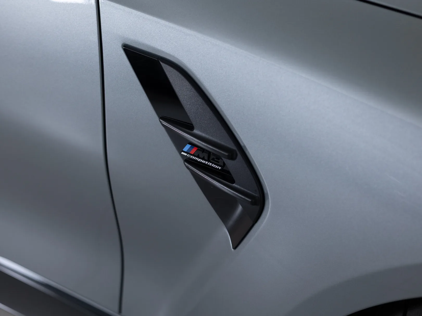 BMW M3 Competition VI (G80) Рестайлинг, 2025 — экстерьер, фото 36