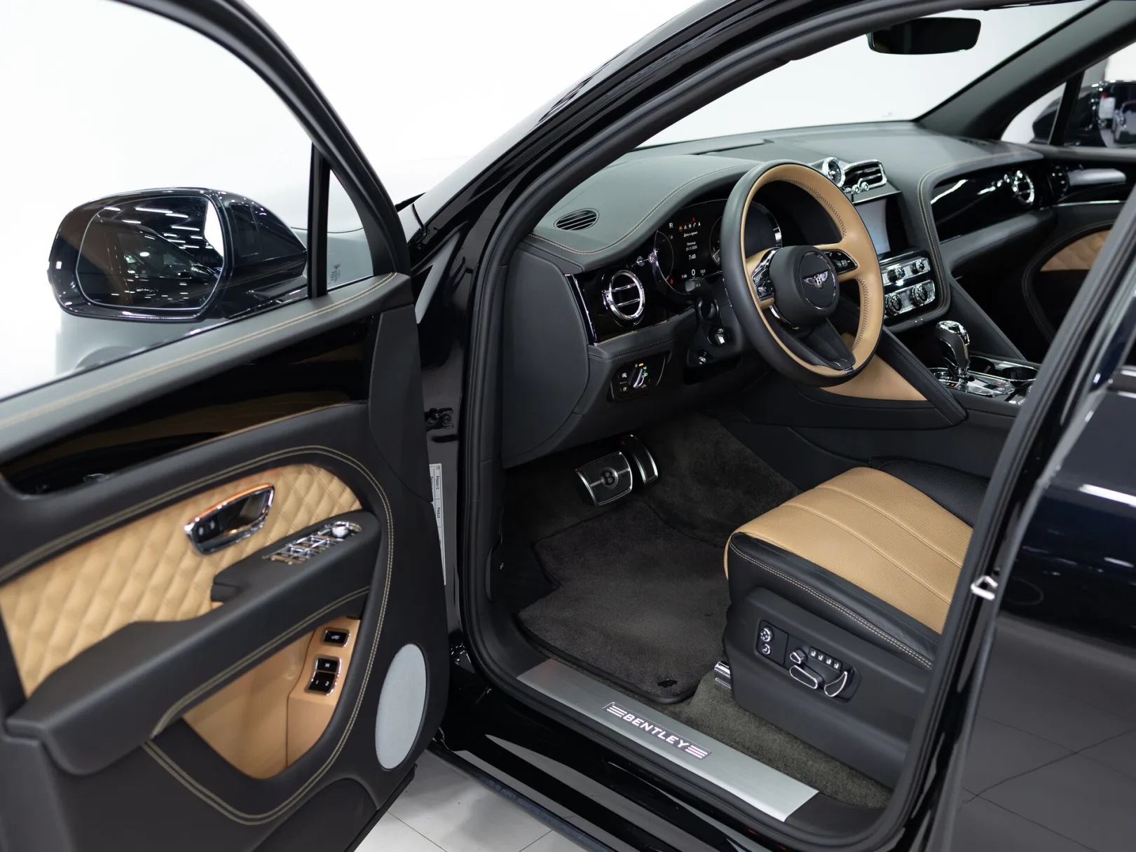 Bentley Bentayga Individual I Рестайлинг, 2022 — экстерьер, фото 8