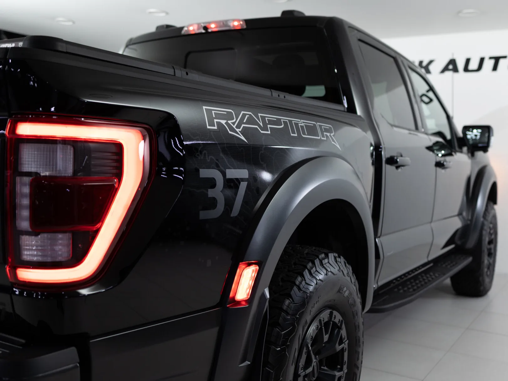 Ford F-150 Raptor XIV, 2023 — экстерьер, фото 34