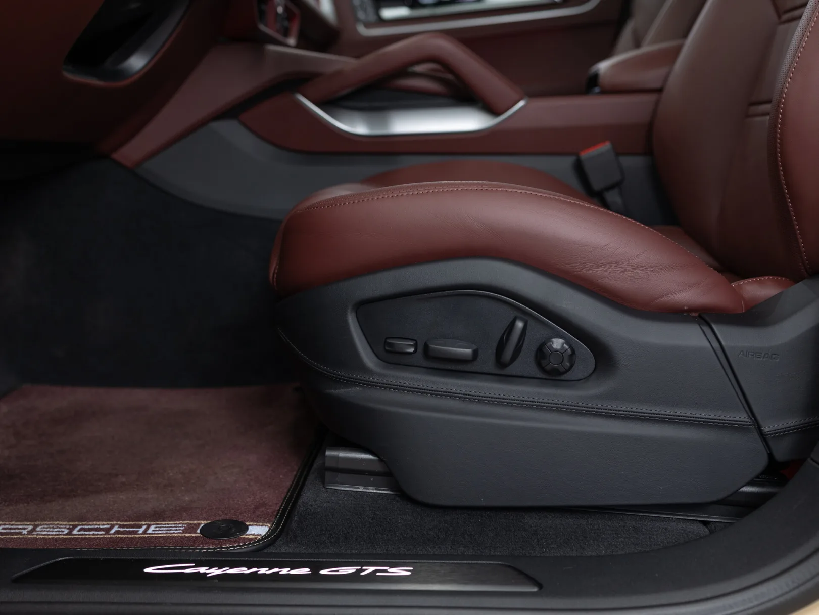 Porsche Cayenne GTS Coupé III Рестайлинг, 2025 — экстерьер, фото 13