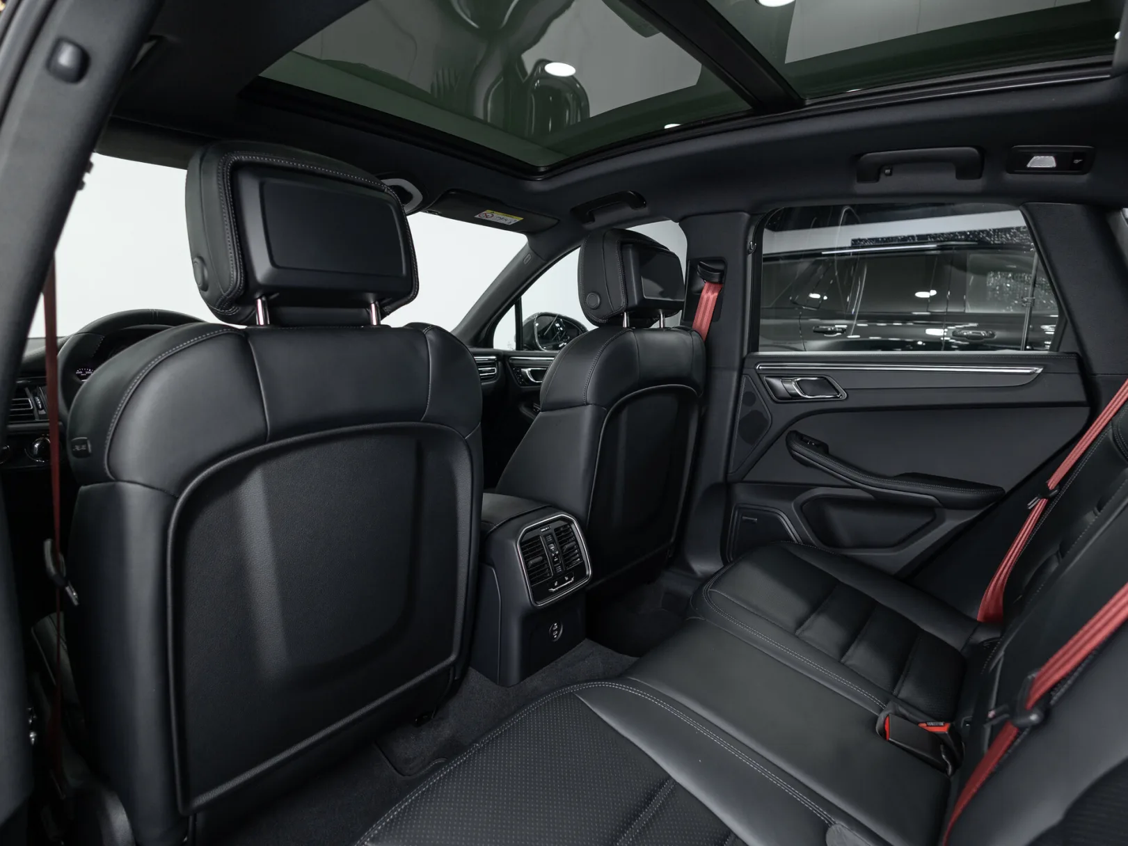 Porsche Macan T I Рестайлинг 2, 2026 — экстерьер, фото 24