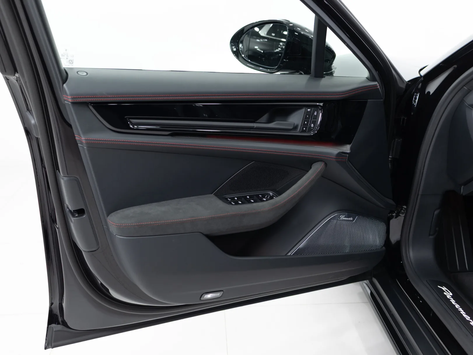 Porsche Panamera GTS III, 2025 — экстерьер, фото 8