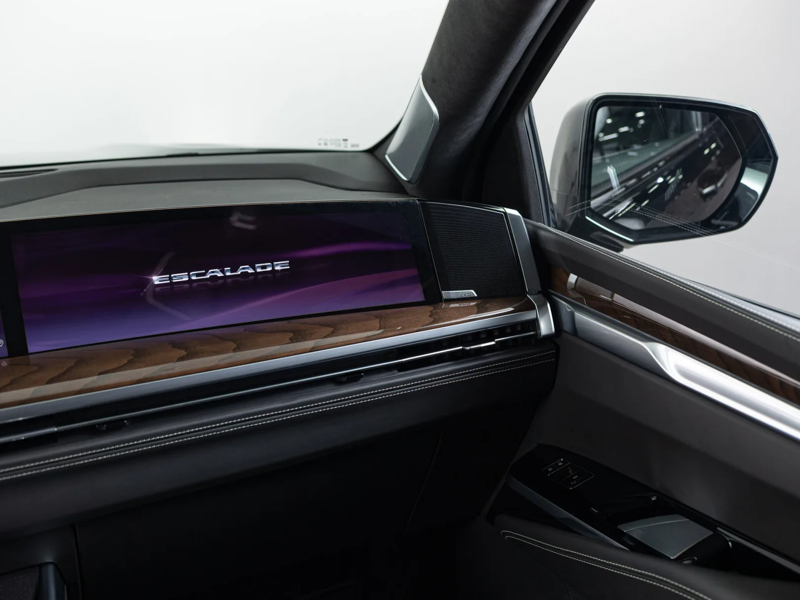 Cadillac Escalade Sport Platinum V Рестайлинг, 2025 — экстерьер, фото 23
