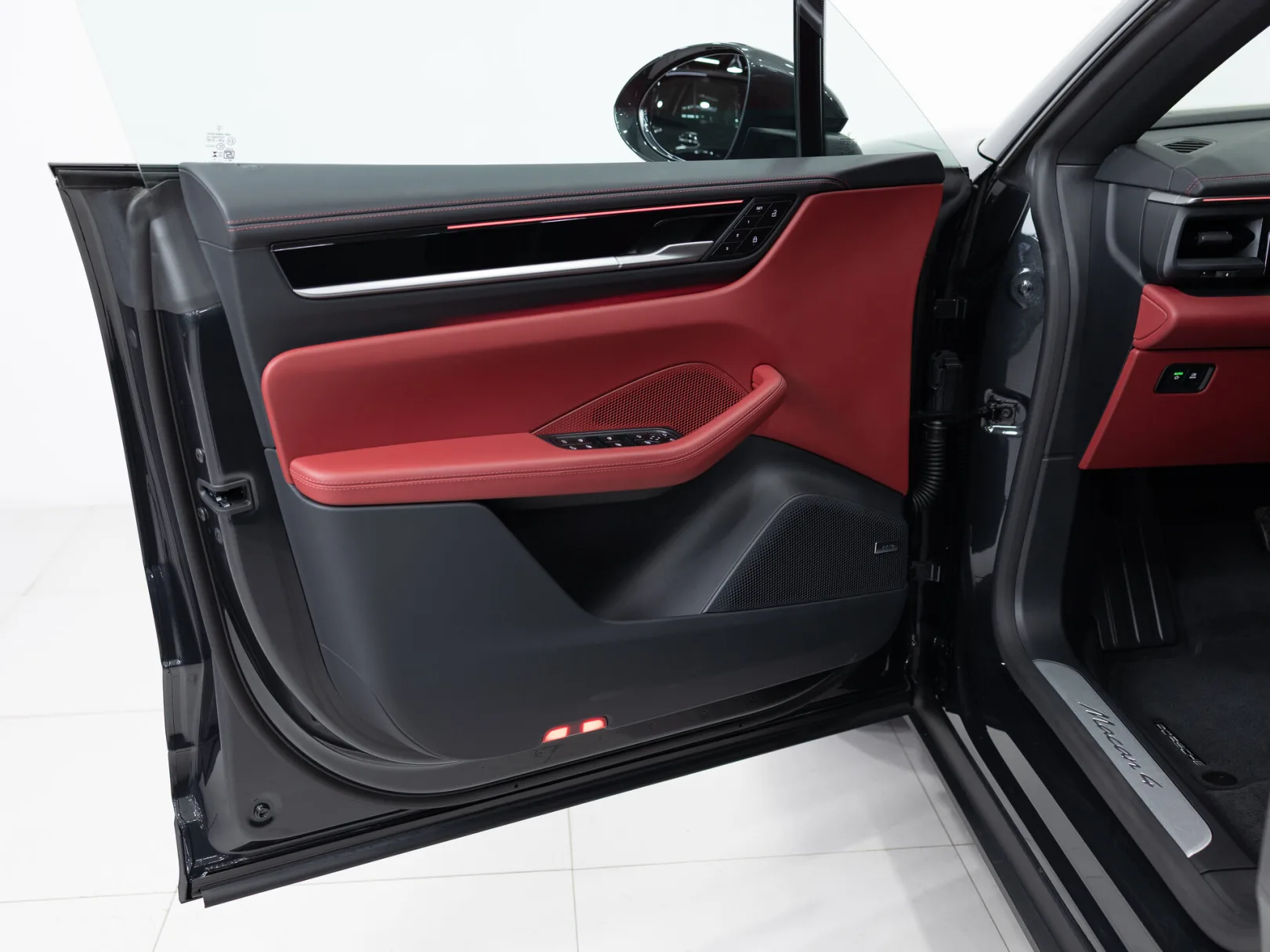 Porsche Macan 4 Electric II, 2025 — экстерьер, фото 9