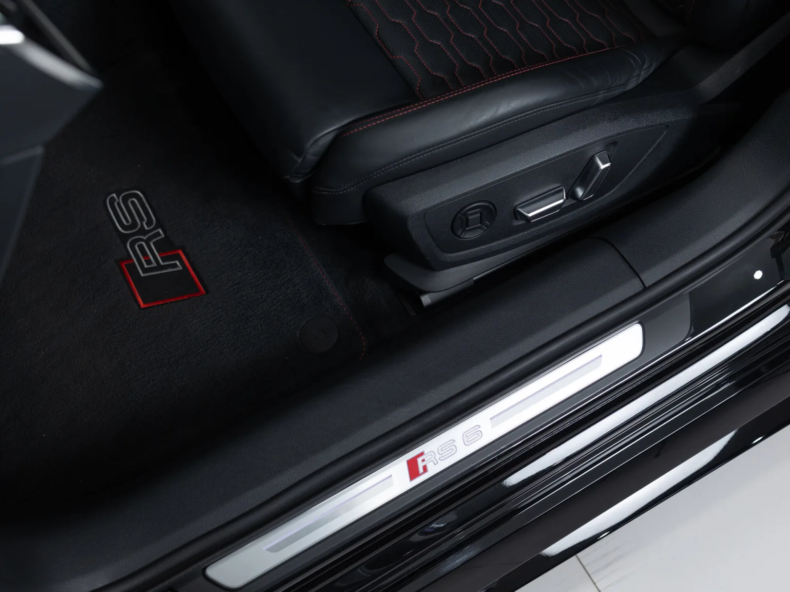 Audi RS 6 TFSI quattro IV (C8), 2020 — экстерьер, фото 11