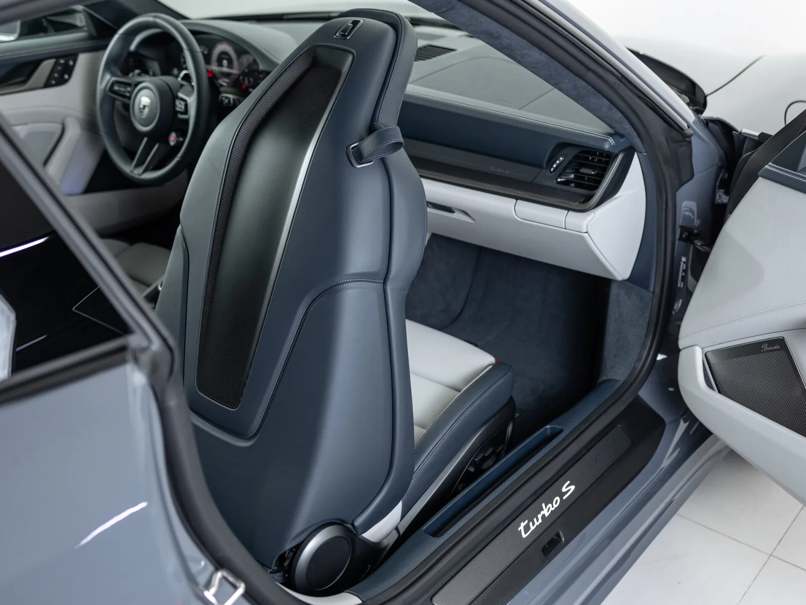 Porsche 911 Turbo S VIII (992) Рестайлинг, 2026 — экстерьер, фото 30
