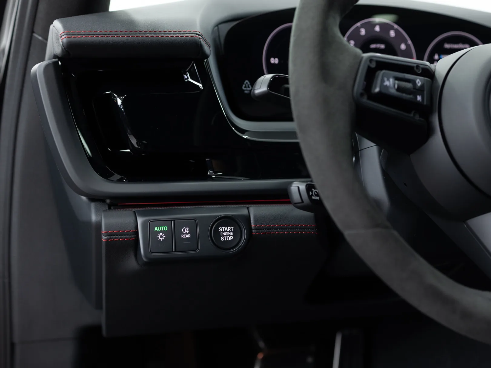 Porsche Panamera GTS III, 2025 — экстерьер, фото 13