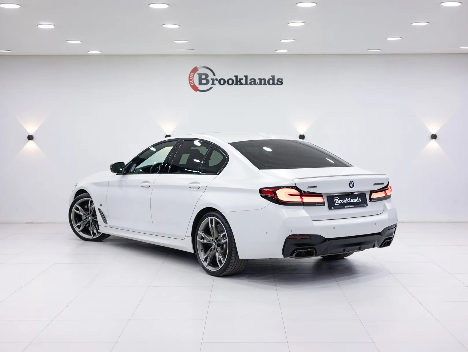 BMW 5 серии M550i xDrive M Special Edition 21 VII (G30/G31/G38) Рестайлинг, 2022 — экстерьер, фото 6