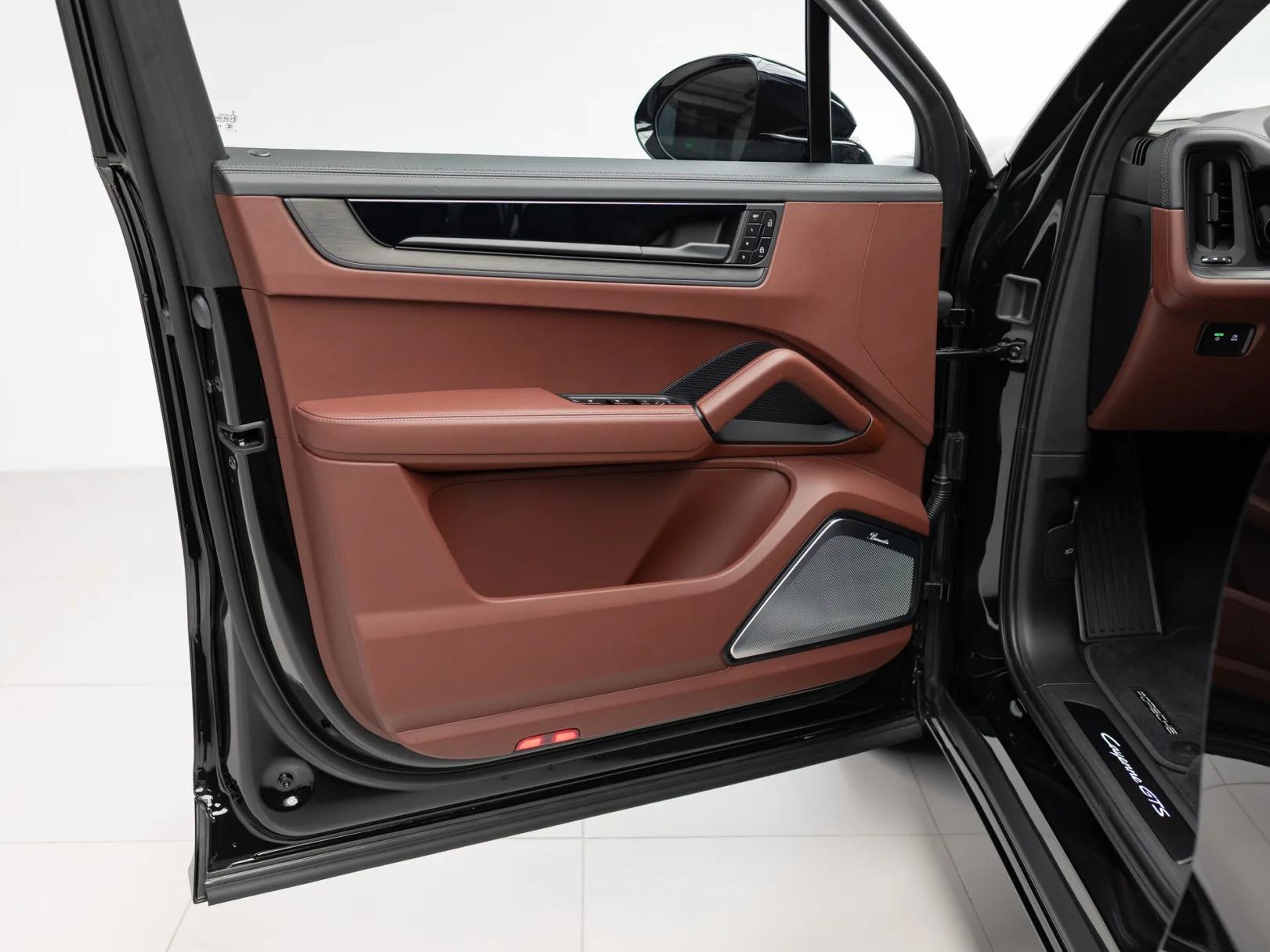 Porsche Cayenne GTS III Рестайлинг, 2026 — экстерьер, фото 8