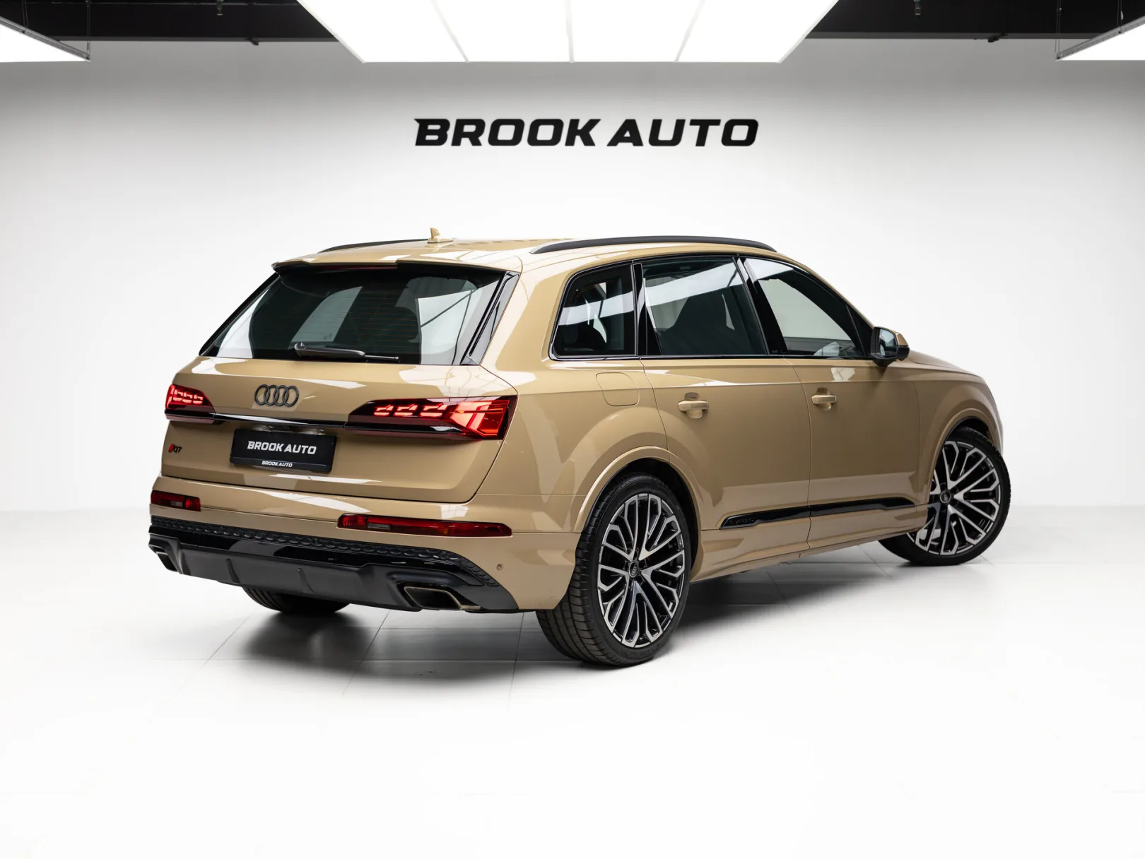 Audi Q7 55 TFSI quattro tiptronic II (4M) Рестайлинг 2, 2024 — экстерьер, фото 4