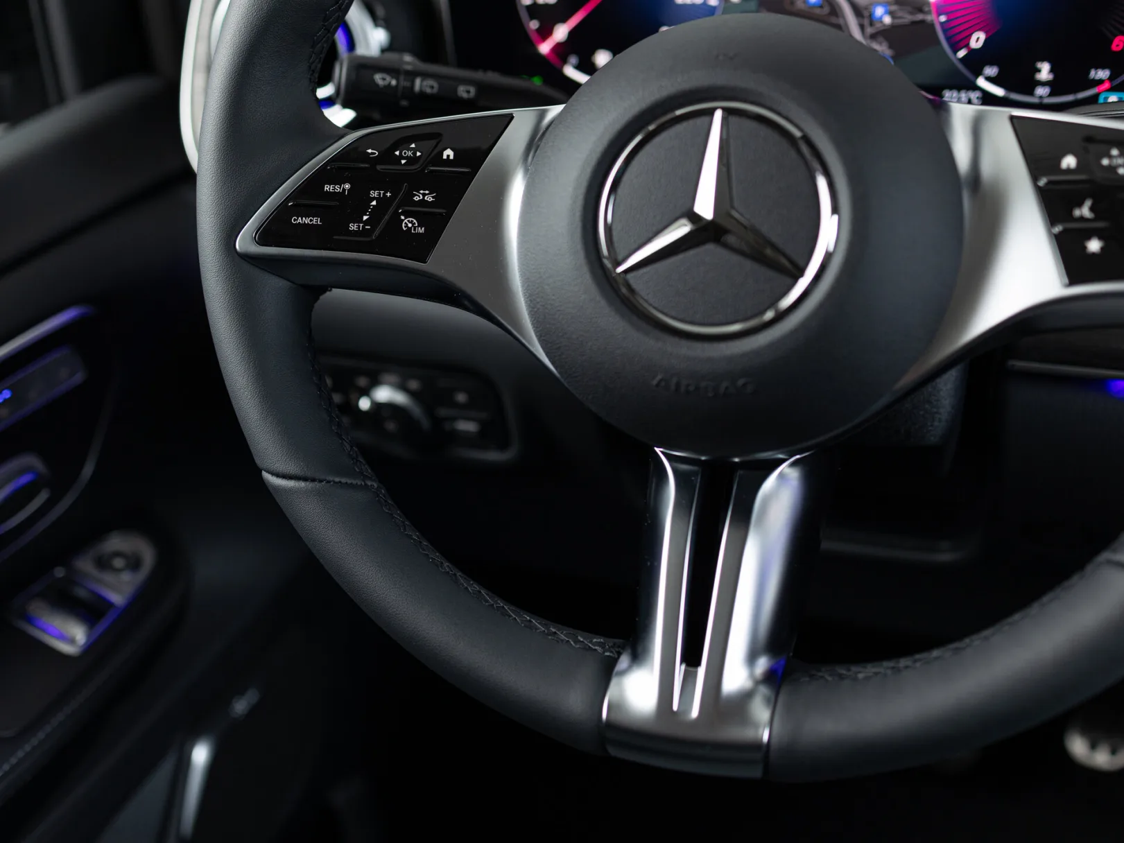 Mercedes-Benz V-Класс Exclusive III (W447) Рестайлинг 2, 2025 — экстерьер, фото 14