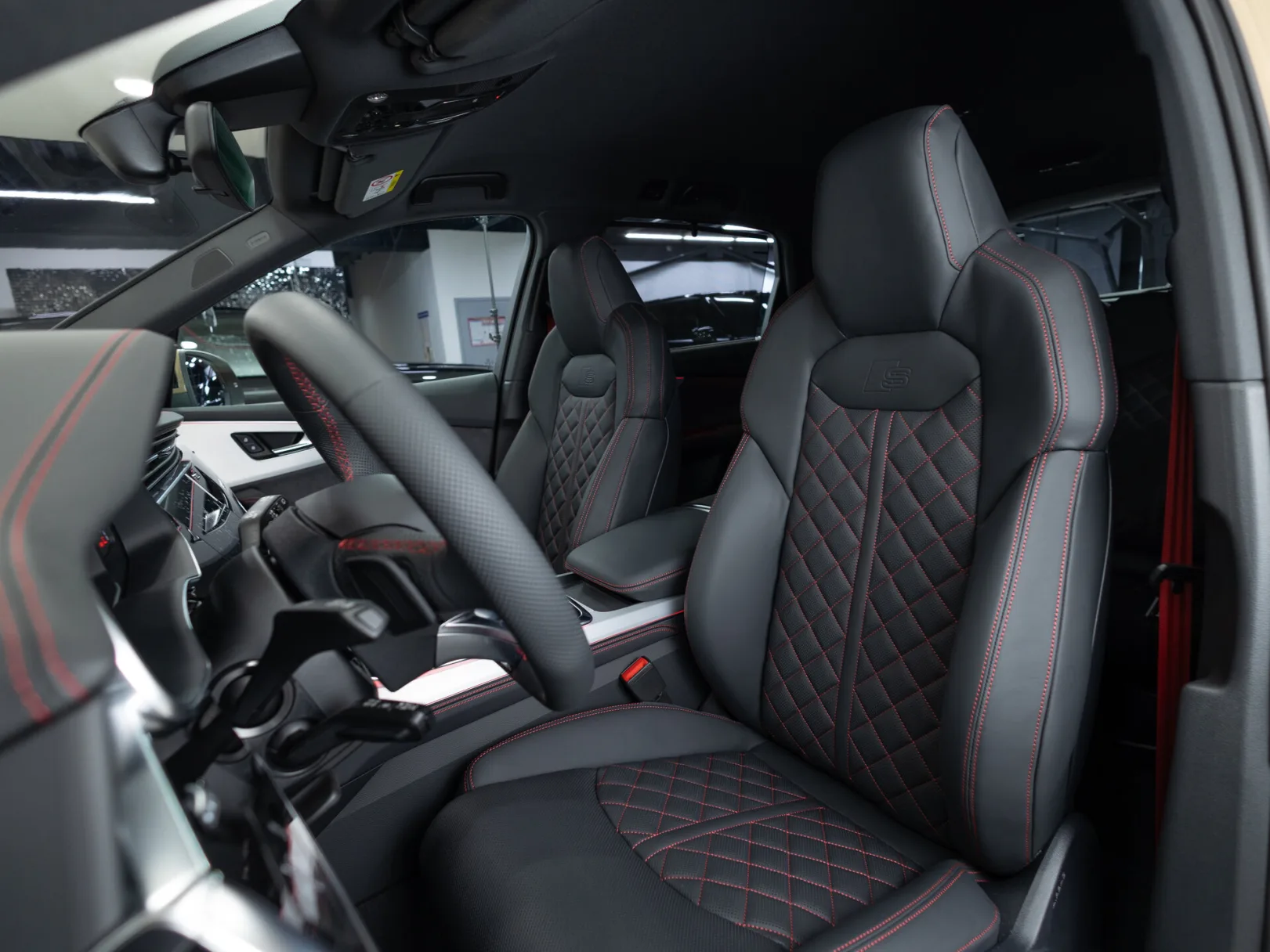 Audi Q7 55 TFSI quattro tiptronic II (4M) Рестайлинг 2, 2024 — экстерьер, фото 11