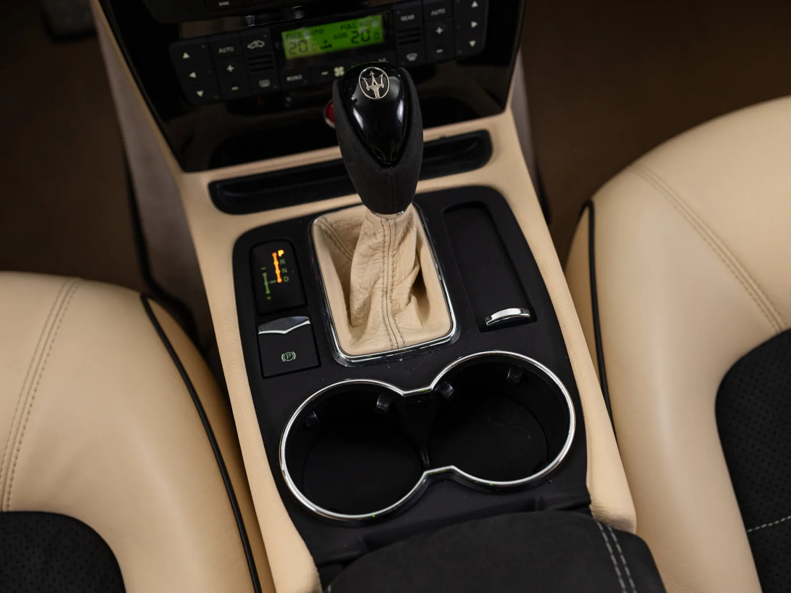 Maserati Quattroporte V Рестайлинг, 2011 — экстерьер, фото 18