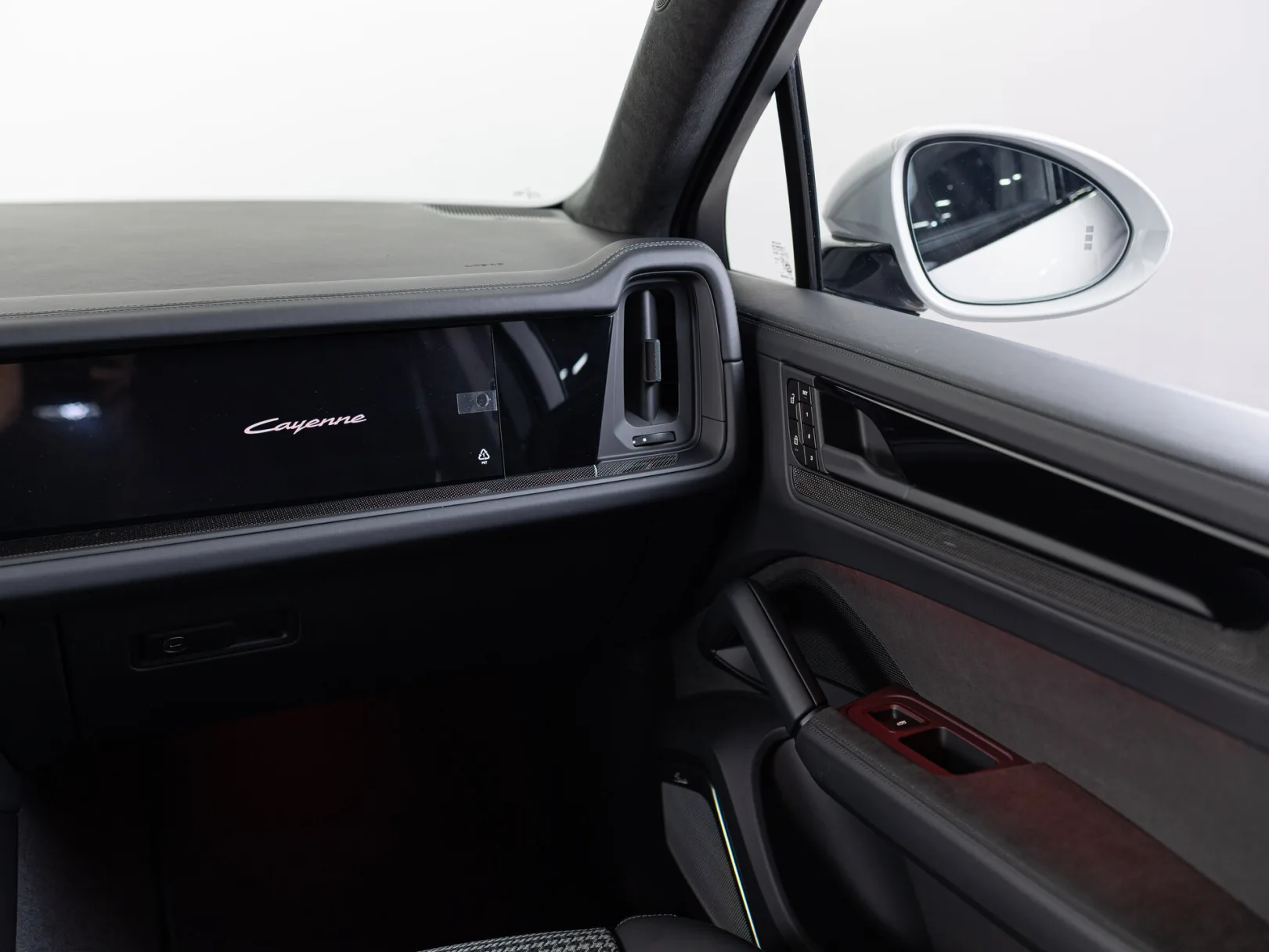 Porsche Cayenne GTS Coupé III Рестайлинг, 2025 — экстерьер, фото 19