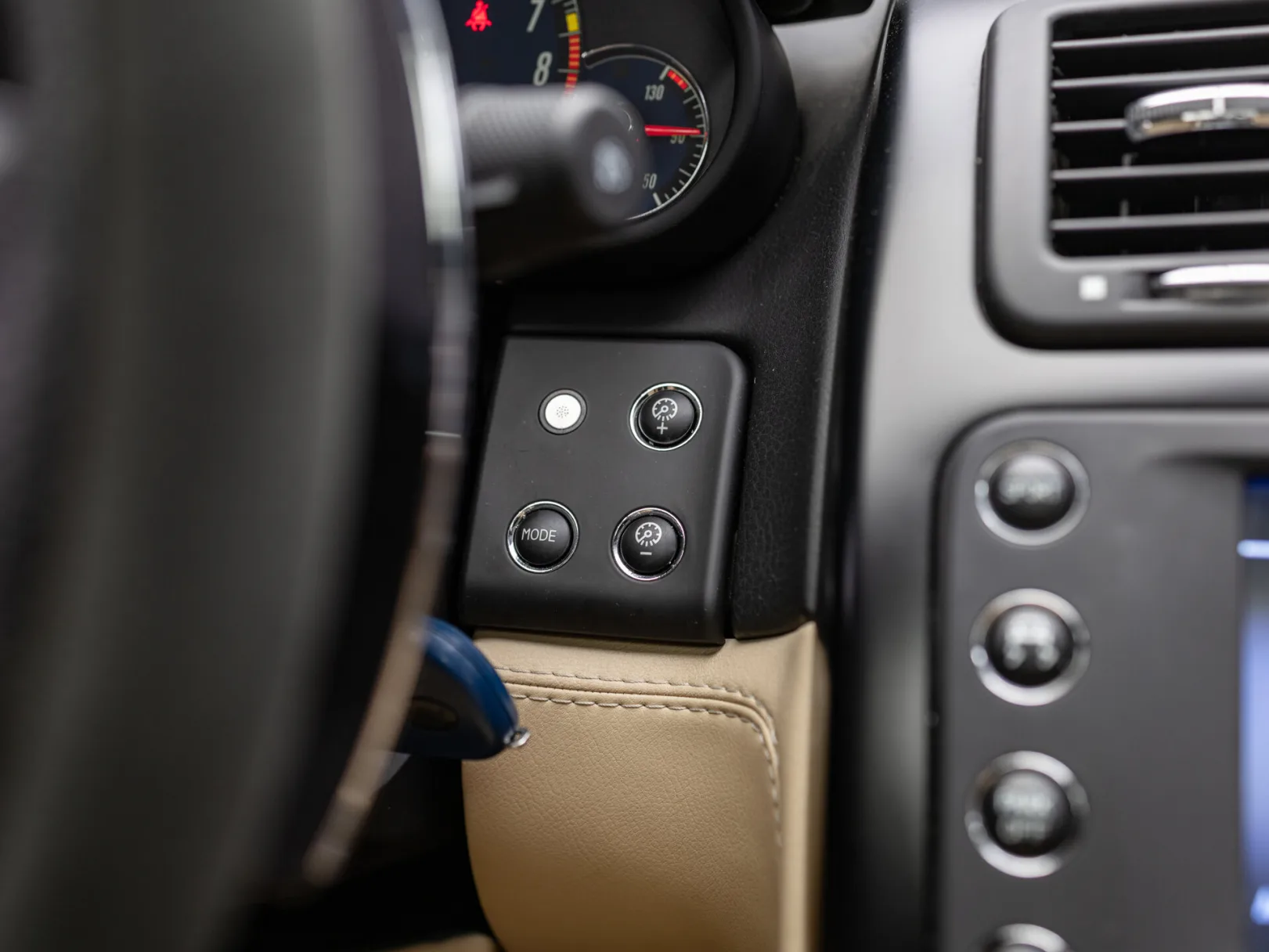 Maserati Quattroporte V Рестайлинг, 2011 — экстерьер, фото 17