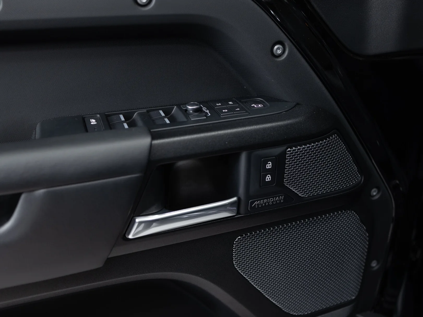 Land Rover Defender Bond Edition II, 2021 — экстерьер, фото 9