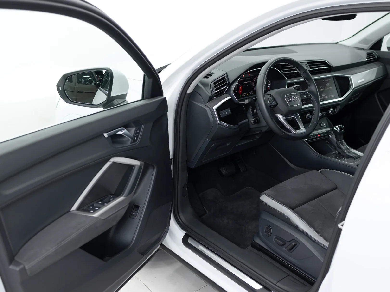 Audi Q3 35 TFSI Aggressive dynamic II (F3), 2023 — экстерьер, фото 7