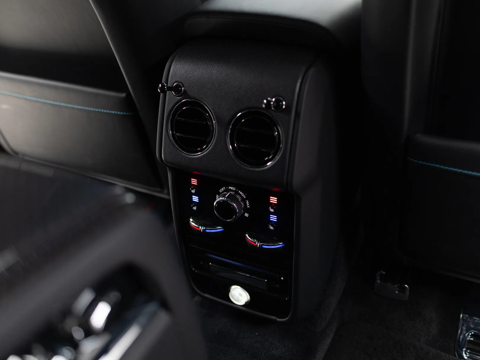 Rolls-Royce Cullinan Individual I (Series I), 2024 — экстерьер, фото 28