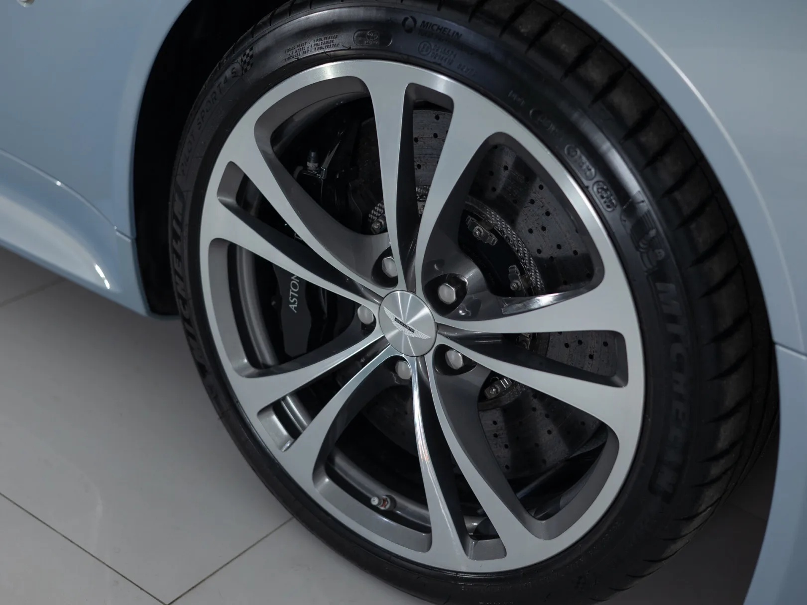 Aston Martin V12 Vantage Carbon Black I, 2010 — экстерьер, фото 43
