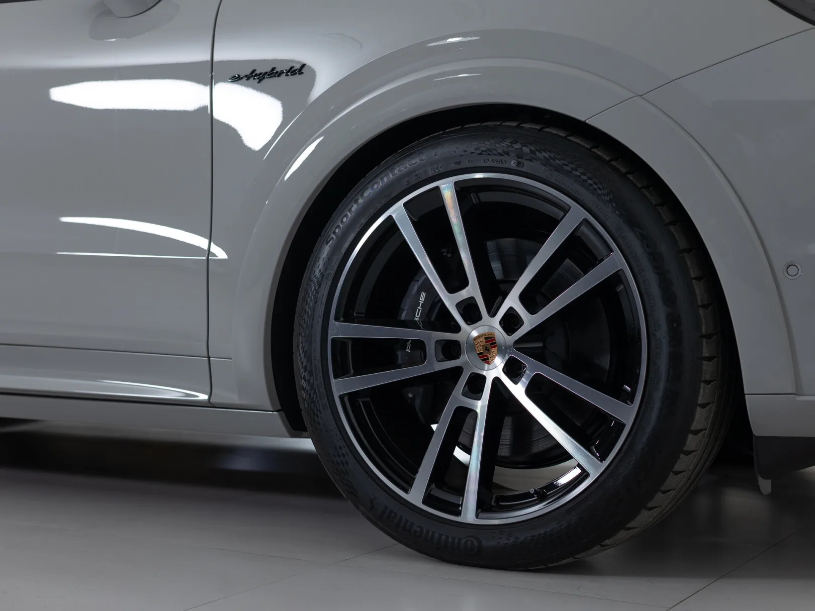 Porsche Cayenne E-Hybrid III Рестайлинг, 2026 — экстерьер, фото 39