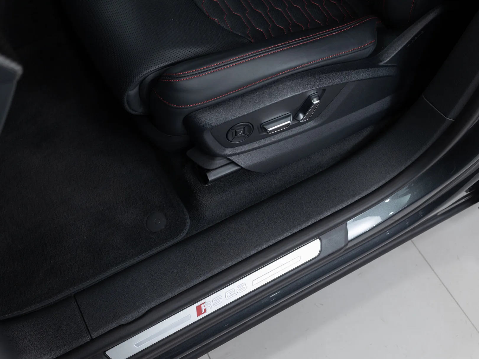 Audi RS Q8 TFSI I, 2022 — экстерьер, фото 9