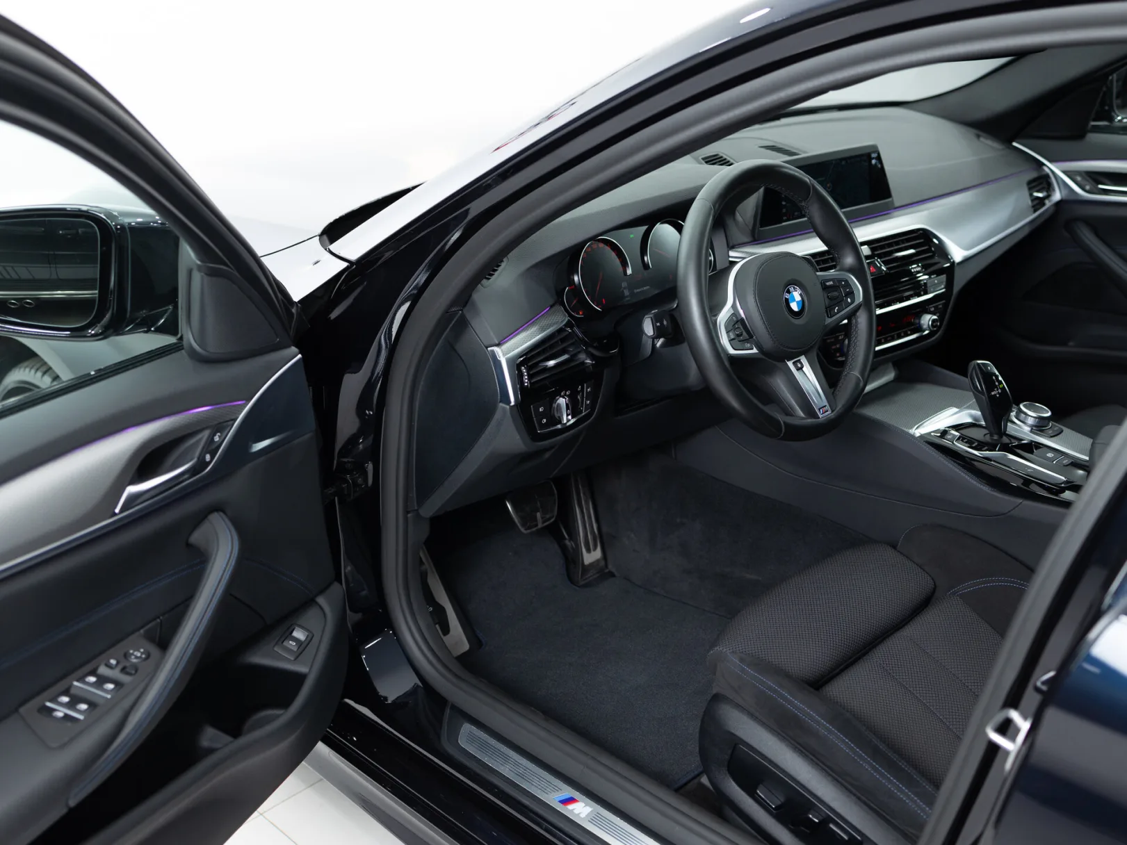 BMW 5 серии 520d xDrive M Sport VII (G30/G31/G38), 2019 — экстерьер, фото 7