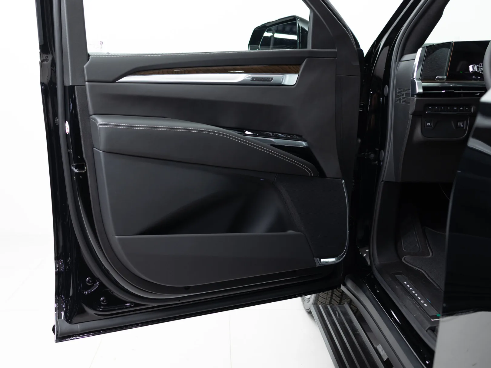 Cadillac Escalade Sport Platinum V Рестайлинг, 2025 — экстерьер, фото 9