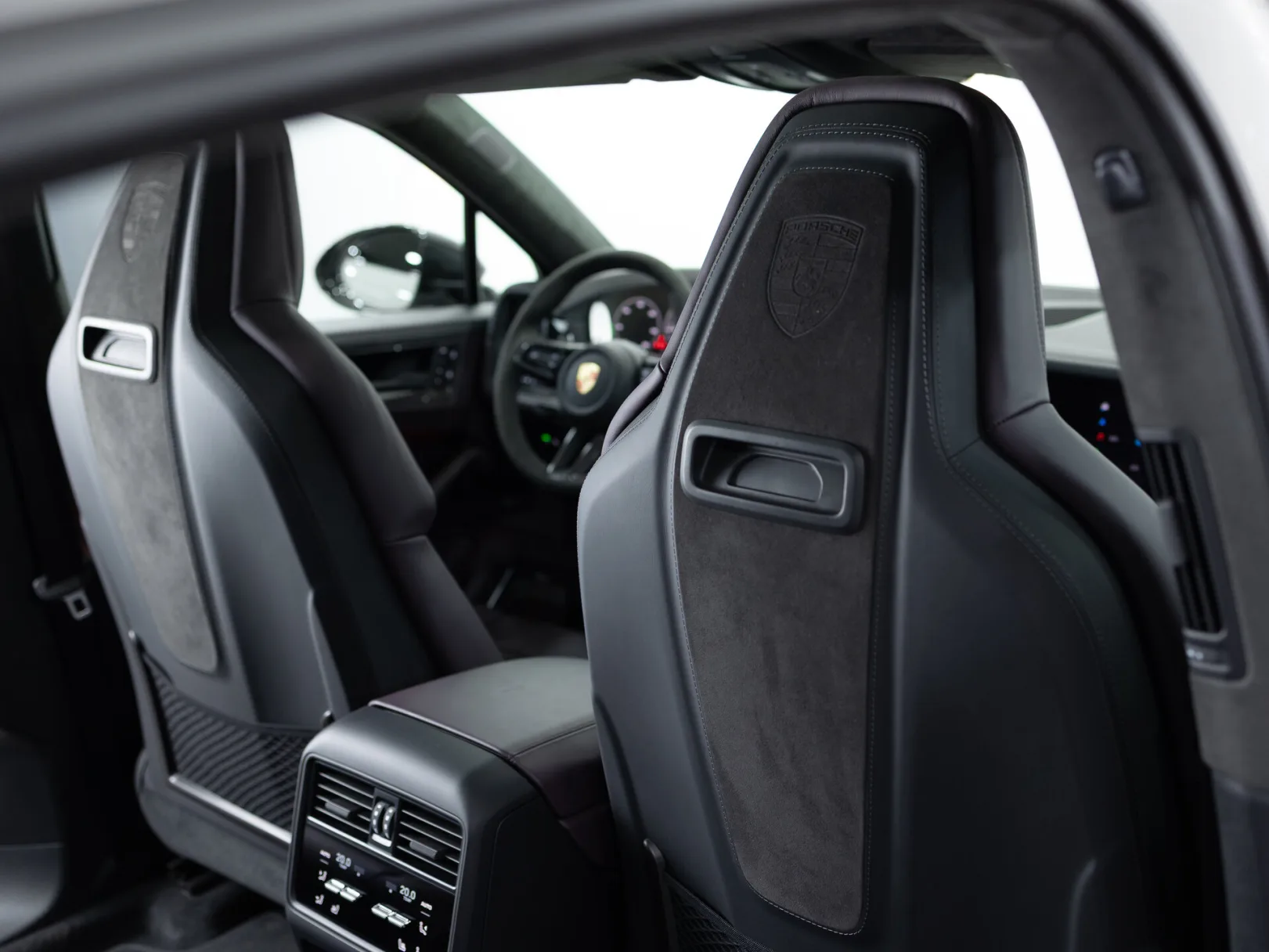 Porsche Cayenne GTS Coupé III Рестайлинг, 2024 — экстерьер, фото 31