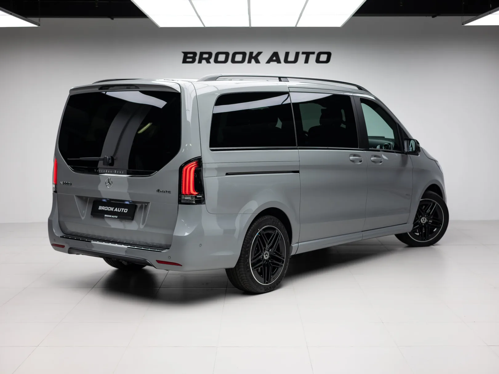 Mercedes-Benz V-Класс Exclusive AMG Line III (W447) Рестайлинг 2, 2026 — экстерьер, фото 4