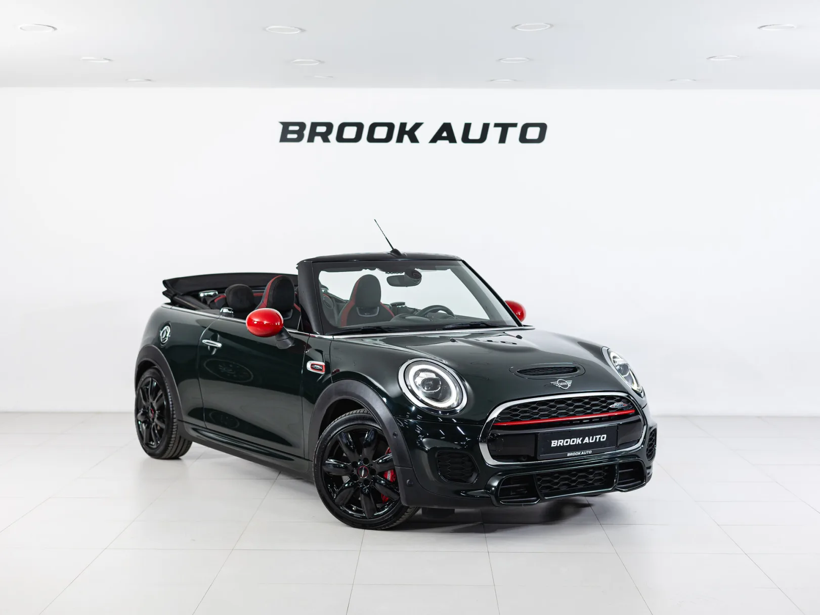 Mini Cabrio JCW III Рестайлинг, 2019 — экстерьер, фото 5