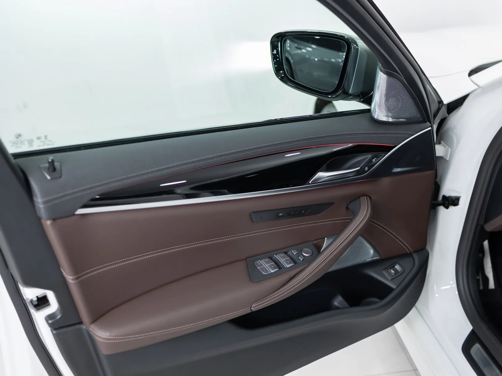 BMW 5 серии M550i xDrive M Special Edition 21 VII (G30/G31/G38) Рестайлинг, 2022 — экстерьер, фото 8