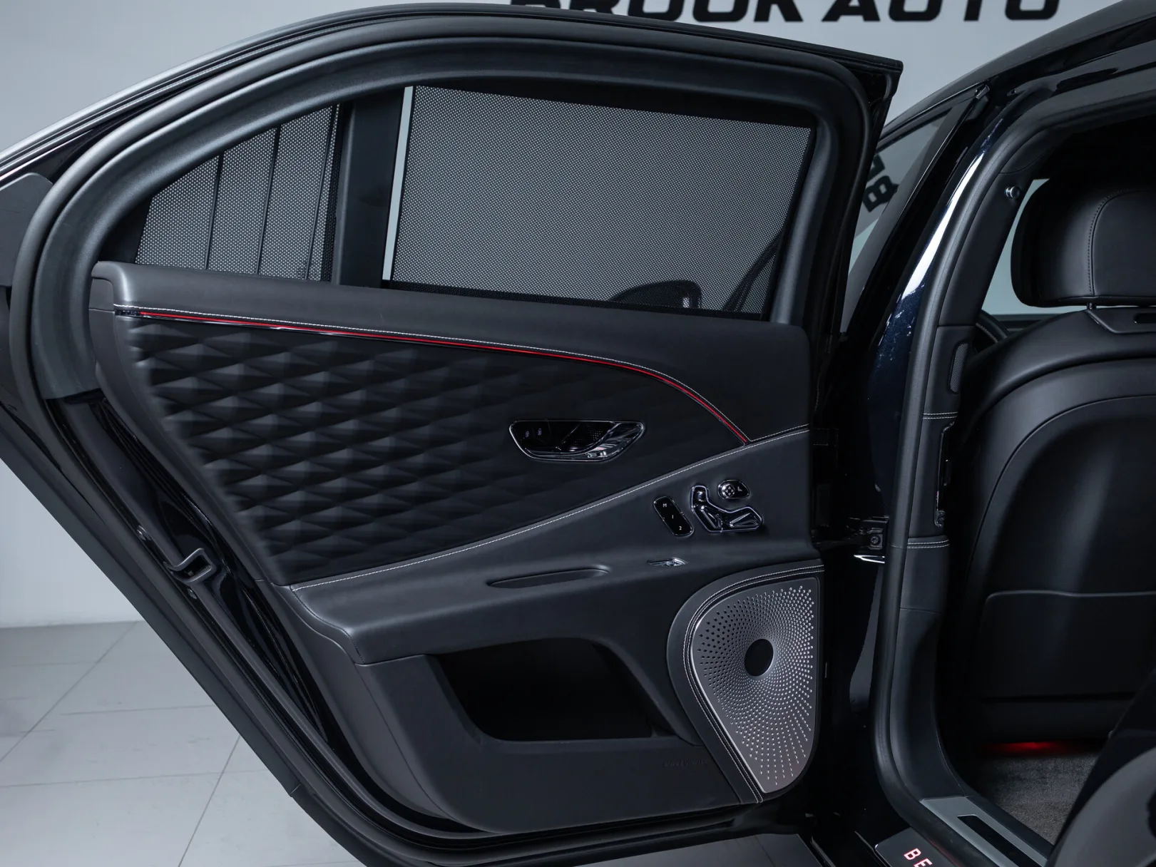 Bentley Flying Spur Individual III, 2021 — экстерьер, фото 27
