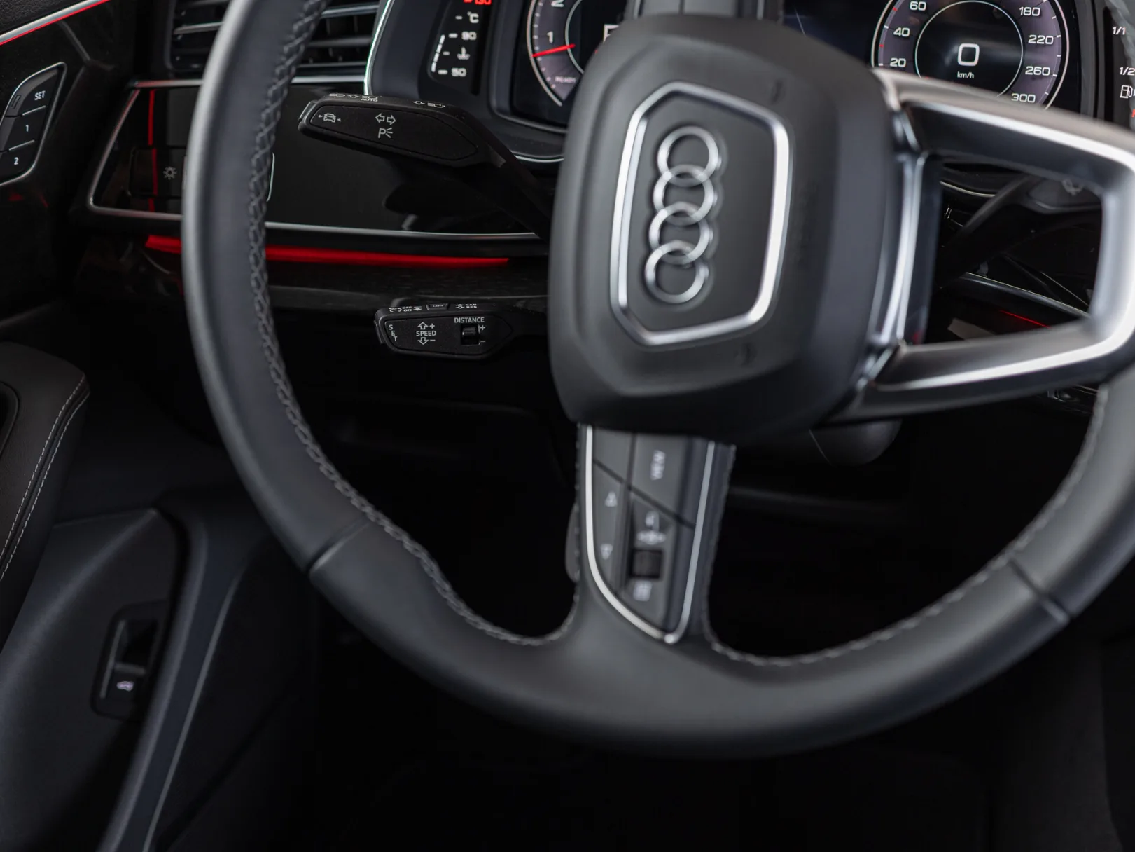 Audi Q7 55 TFSI quattro tiptronic II (4M) Рестайлинг 2, 2024 — экстерьер, фото 15
