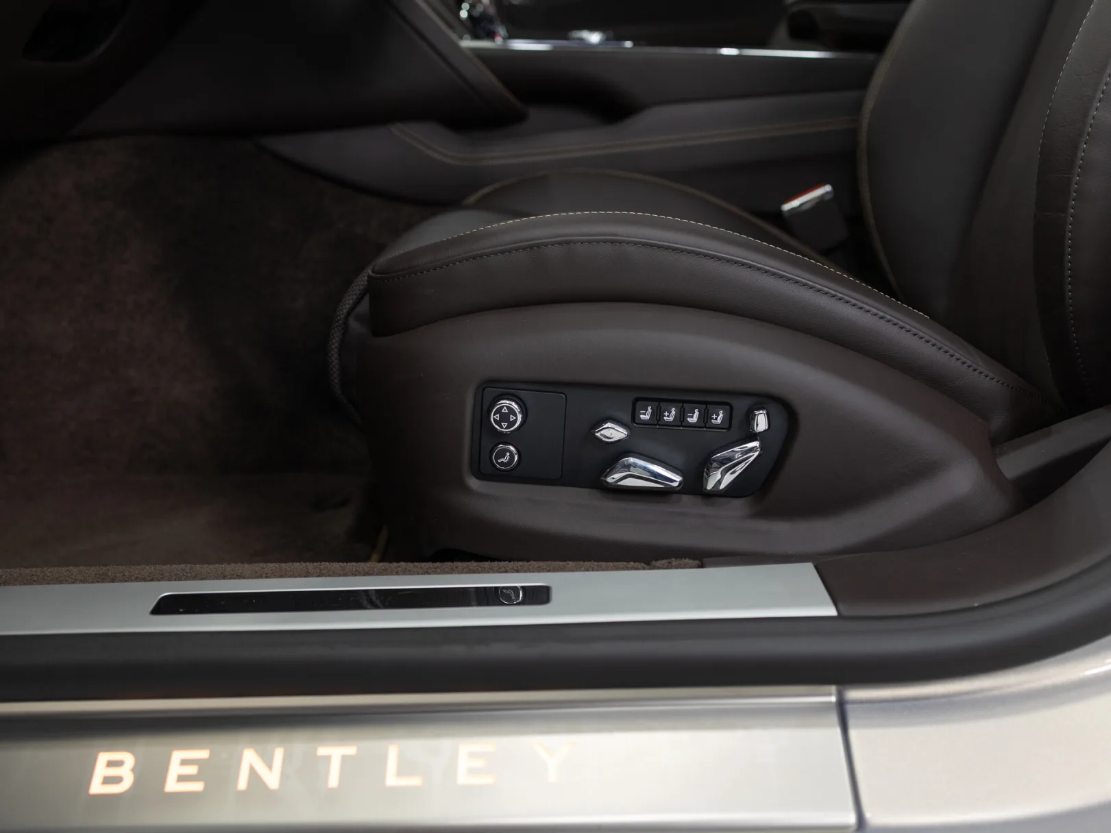 Bentley Flying Spur Individual III, 2022 — экстерьер, фото 13