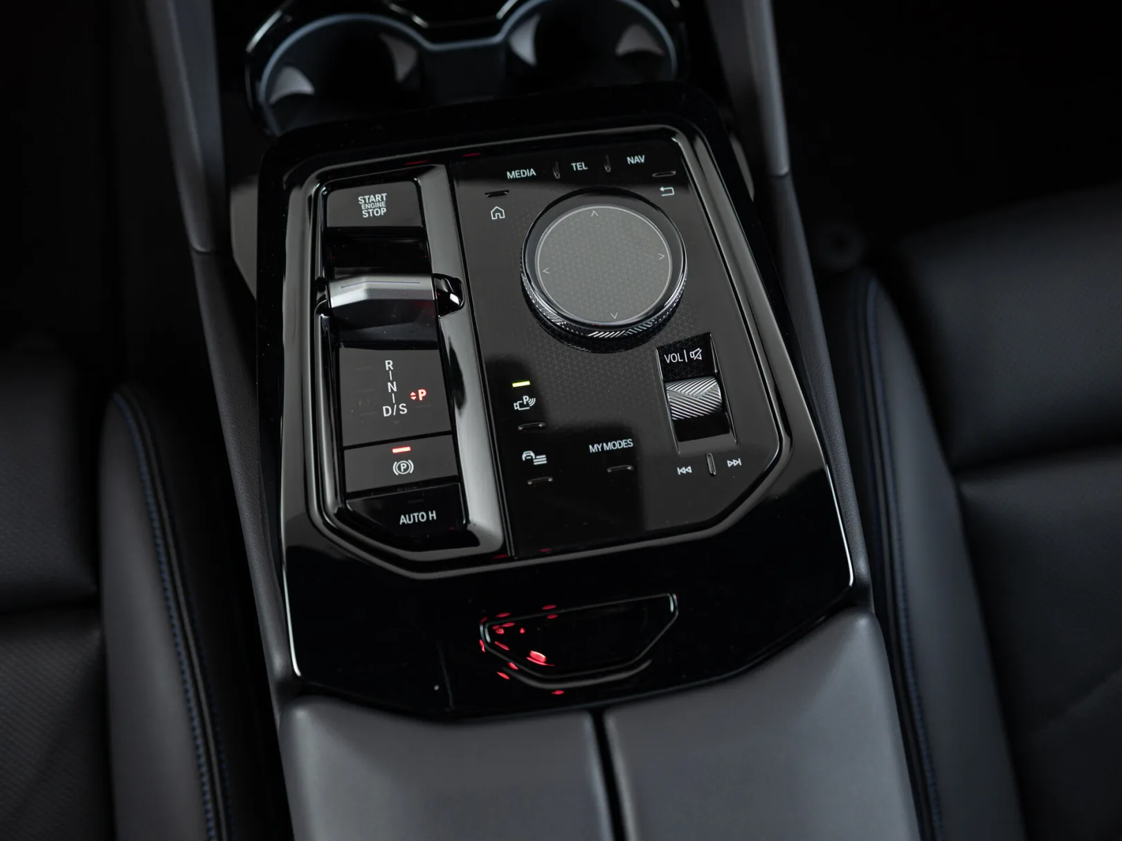BMW 5 серии 520d xDrive Touring VIII (G60/G61/G68), 2024 — экстерьер, фото 17