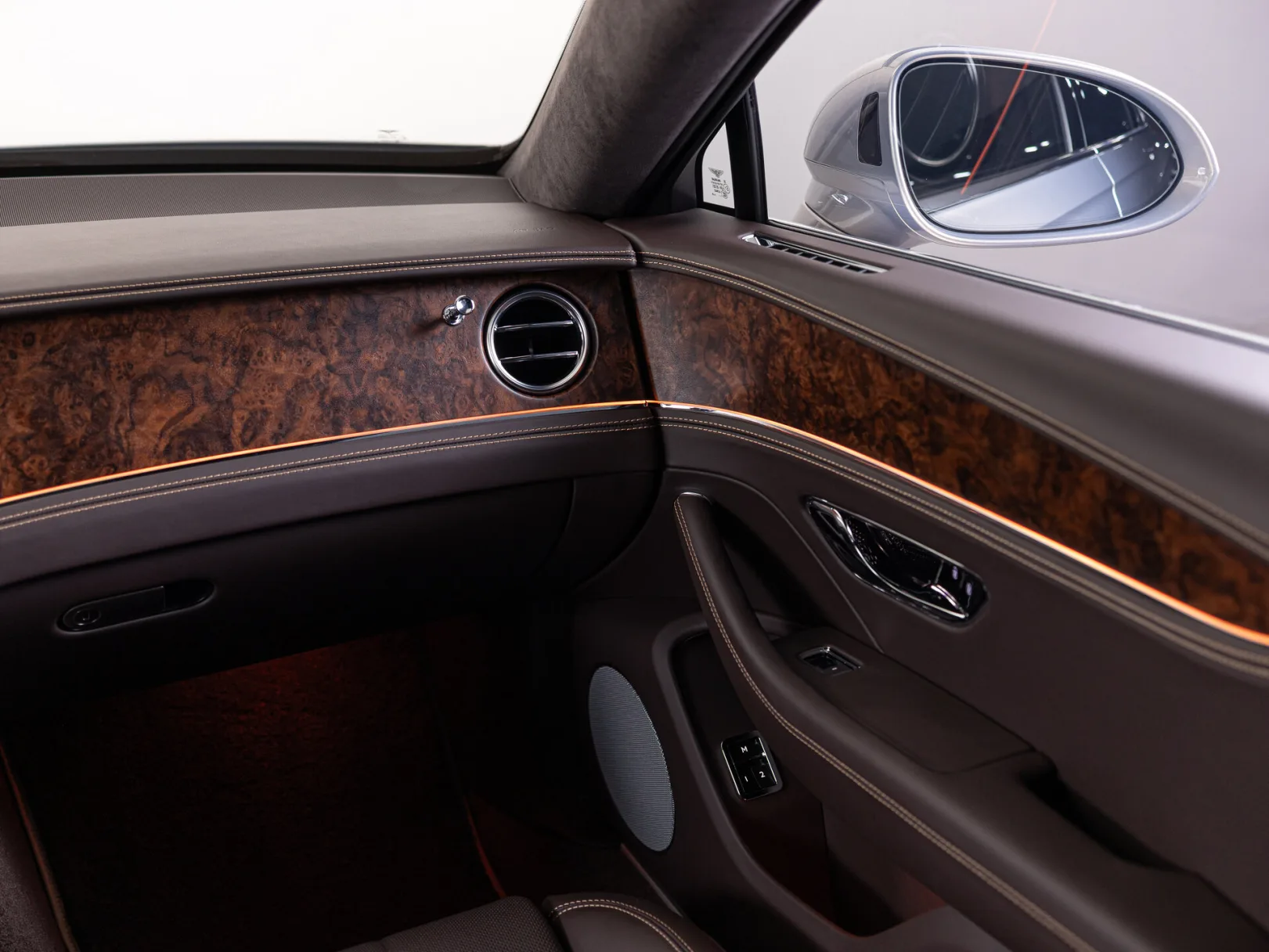 Bentley Flying Spur Individual III, 2022 — экстерьер, фото 22