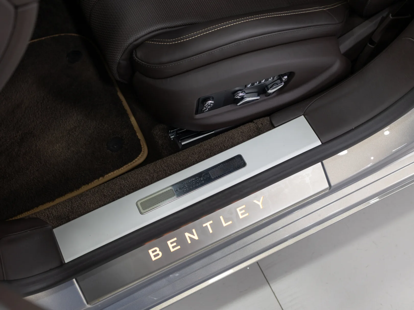 Bentley Flying Spur Individual III, 2022 — экстерьер, фото 12