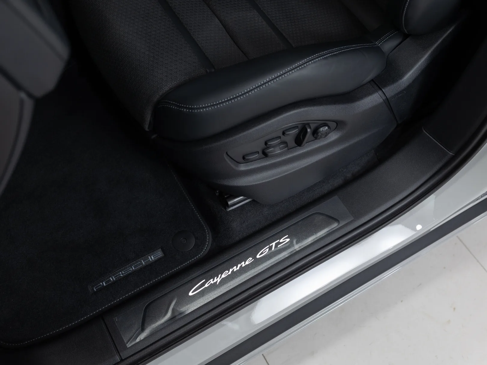 Porsche Cayenne GTS III Рестайлинг, 2025 — экстерьер, фото 12