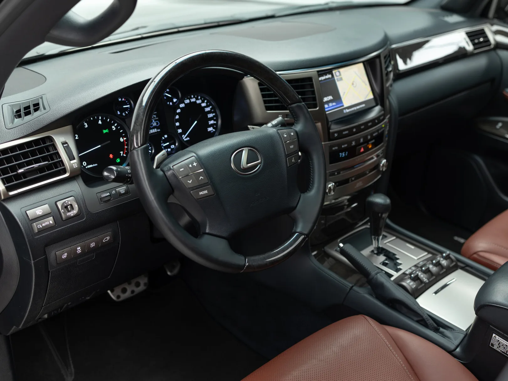 Lexus LX 25th Anniversary Edition 2 III Рестайлинг, 2015 — экстерьер, фото 10