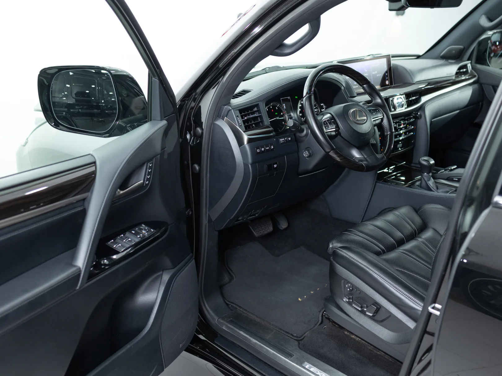 Lexus LX Luxury 21+ III Рестайлинг 2, 2020 — экстерьер, фото 7