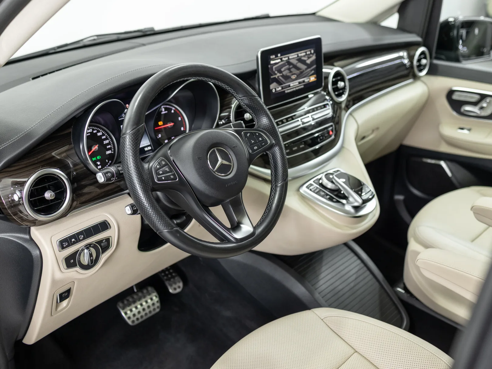 Mercedes-Benz V-Класс III (W447), 2017 — экстерьер, фото 12